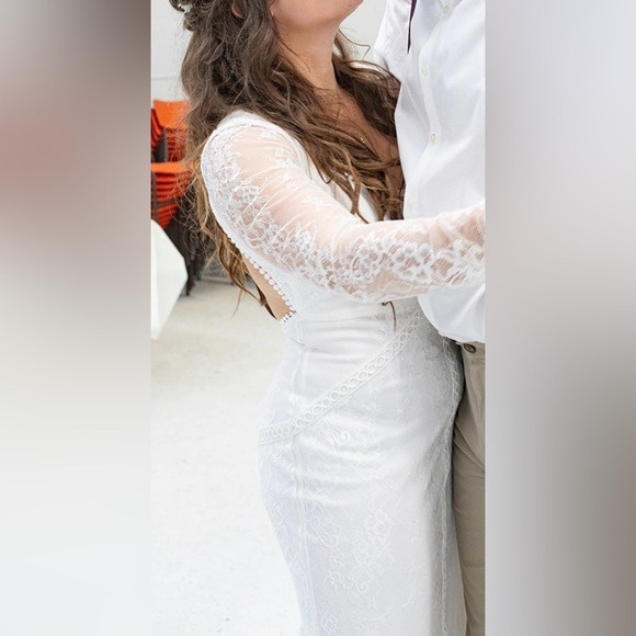 Lulus lace open back wedding dress - Picture 3 of 9